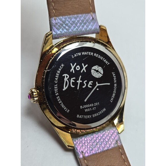 Betsey Johnson Abalone Dial Crystals Iridescent Purple Womens Watch New Battery - Picture 12 of 14